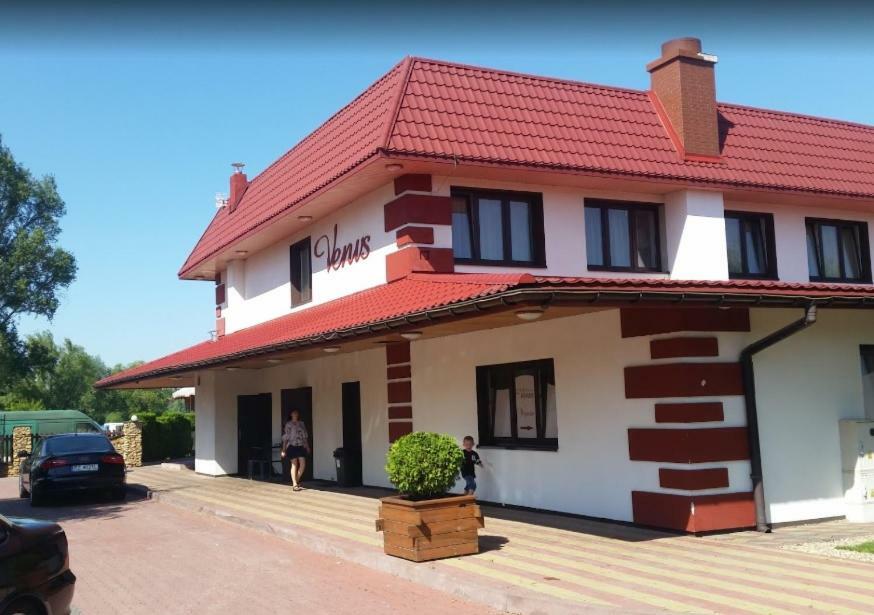 فندق Restauracja Venus Ostrowiec Świętokrzyski المظهر الخارجي الصورة